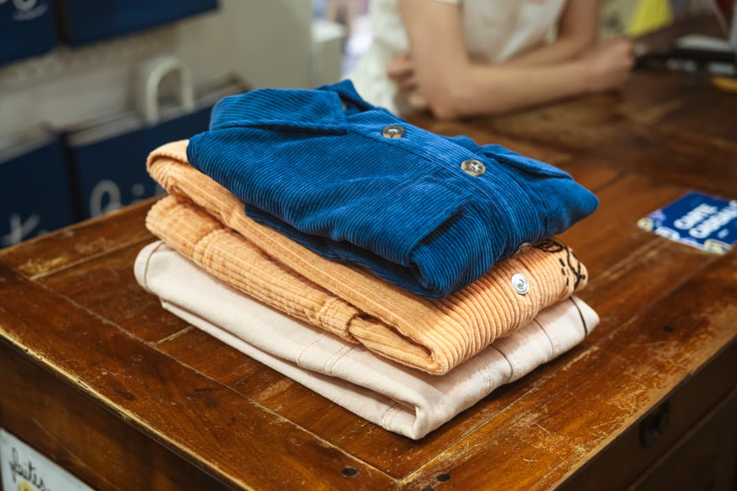 Dépôt de vêtements en matières naturelles chez BiArts